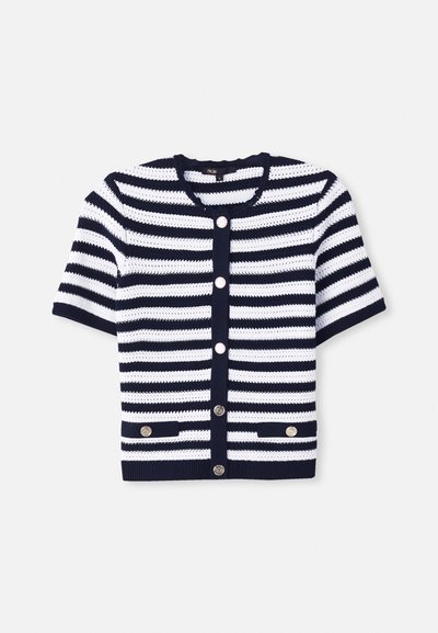 Gilet en tricot, rayures horizontales bleu marine et blanches, encolure arrondie, manches courtes, fermeture à cinq boutons, deux poches avant avec accent matériel.