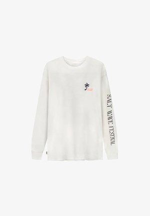 Langärmeliges weißes T-Shirt aus weichem Stoff, mit einem Grafikdruck eines Palmenbaums und in schwarzer Schrift "SALT WAVE FESTIVAL" auf dem linken Ärmel.