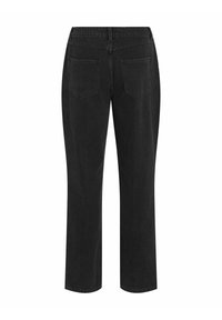 Jeans de mezclilla negra con corte recto, diseño clásico de cinco bolsillos y costuras visibles a lo largo de la cinturilla y las costuras.