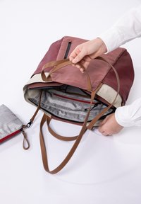 Aunts & Uncles TAKAMATSU - Handtas - apple cabernet dust