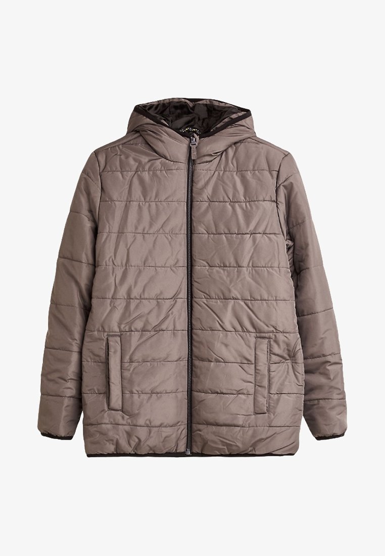 Veste matelassée marron clair à capuche avec fermeture éclair à l'avant et poches latérales, conçue pour les temps froids.