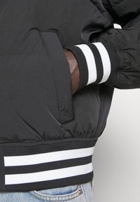 Tommy Jeans Zimní bunda - black