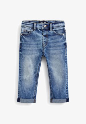 Jean en denim bleu délavé pour tout-petits, avec revers roulés, poches avant et arrière, passants pour ceinture et fermeture à bouton.