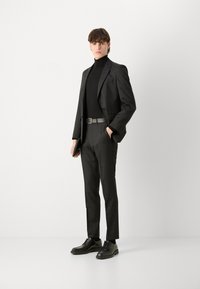 BOSS HOUSTON SET - Kostiumas - black