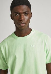 Pepe Jeans CONNOR - Pamata T-krekls - fresh green
