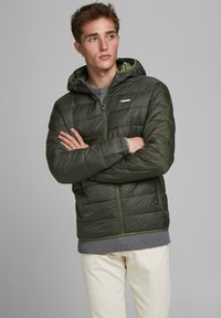 Jack & Jones - JJVINCENT PUFFER HOOD - Giacca da mezza stagione - rosin Immagine in miniatura 1