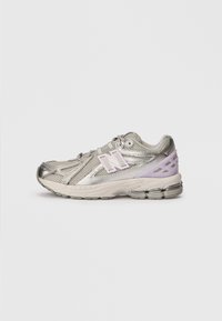 Unausgewählt, metallic silver-coloured