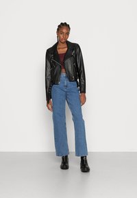 Vero Moda VMKITHY LOOSE JEANS - Calças de ganga de corte relaxado - medium blue denim
