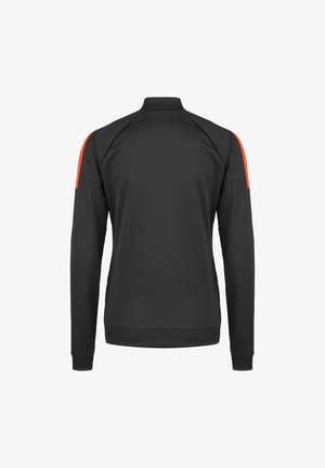 Schwarzer Pullover mit langen Ärmeln und hohem Kragen, mit kontrastierenden roten Schulterakzenten und gerippten Bündchen und Saum. Glattes, dehnbares Material.