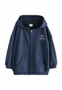 Marineblå zip-up hoodie med store lommer, bred hætte, ribbede manchetter og broderet logo detaljer på brystet. Blød stofstruktur.