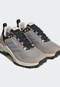 Adidas Terrex TERREX SWIFT R3 GTX W - Hikingskor - sand strata   silver violet   acid orange