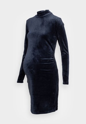 Marineblauwe fluwelen zwangerschapsjurk met lange mouwen, hoge halslijn en geplooide zijkanten, knielengte, nauwsluitend silhouet.