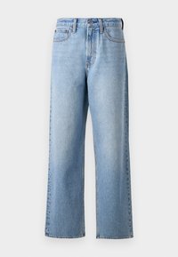Jeans de mezclilla azul claro con un diseño de pierna recta, que cuentan con cierre de botón, pasadores para cinturón y un desgaste sutil en la textura del tejido.