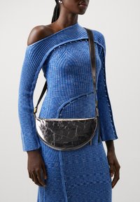 AllSaints HALF MOON  - Borsa a tracolla - silver-coloured