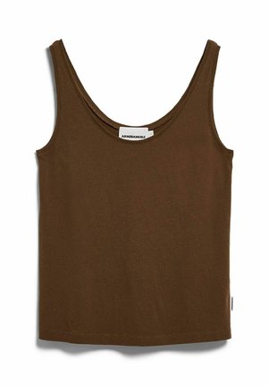 Braunes ärmelloses Tanktop mit Rundhalsausschnitt und Markenlabel "ARMEDANGELS" am inneren Kragen und an der Seitennaht.