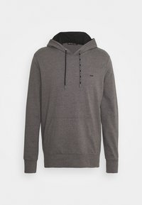 Sweat à capuche gris à manches longues avec cordons noirs, poche avant kangourou et petit logo "MK" sur la poitrine gauche.
