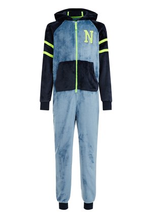 Fleece-dragt i lyseblå og marineblå med hætte, lynlås foran og grønne detaljer. Har en stor lomme og ribstrikkede manchetter.