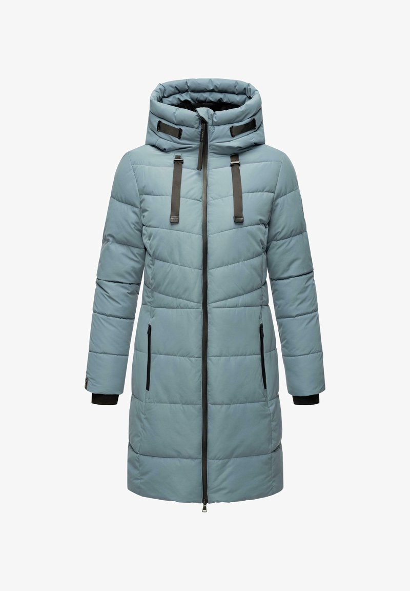 Ljusblå puffjacka med hög krage, dragkedja framtill och två fickor med dragkedja. Har mörka accenter och quiltad textur.