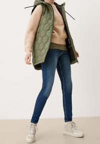 QS Sweter