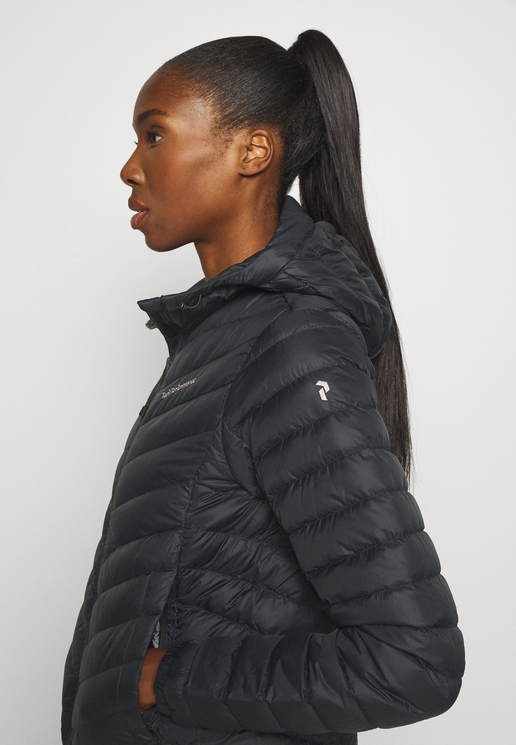 Peak Performance FROST HOOD JACKET Dunjakke blacksvart Peak Performance FROST HOOD JACKET Dunjakke blacksvart