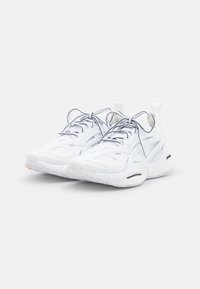 adidas by Stella McCartney Scarpe da corsa su strada - white