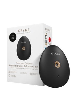 GESKE SmartAppGuided Facial Hydration Refresher-apparaat in zwart met ovale vorm naast de witte productdoos met functies en prijzen.