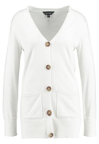Cárdigan blanco de punto con escote en V, cierre de cinco botones marrones, puños acanalados y dos bolsillos frontales. Textura suave y forma ajustada.