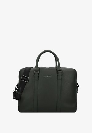 Serviette en cuir vert avec surface texturée, double poignées supérieures, bandoulière détachable et logo sur le devant.