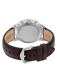 Brauner Lederarmband mit Edelstahlverschluss und Gehäuse. Bietet ein minimalistisches Design mit quadratischen Löchern und Nähdetails.