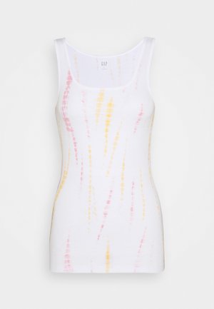 Biały top na ramiączkach z różowymi i żółtymi pionowymi smugami tie-dye, z okrągłym dekoltem i bez rękawów.