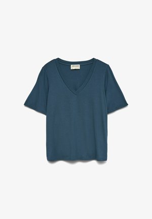 Mörk teal V-ringad T-shirt med korta ärmar, tillverkad av slät tyg. Enkel design utan mönster eller grafik. Etikett synlig vid halsringningen.