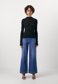 GAP GAP X CULT GAIA SHEER MCKNCK TOP - Stickad tröja - black
