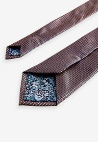 Next PATTERN - Kravata - navy blue bronze brown geometric