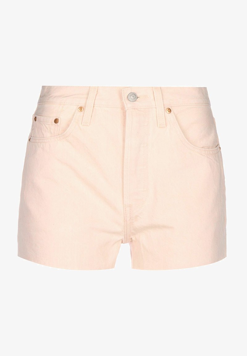 Vaaleanpunaiset korkean vyötärön pellavashortsit, joissa on etunappi, vyölenkit ja metalliset niitti- yksityiskohdat taskuissa.