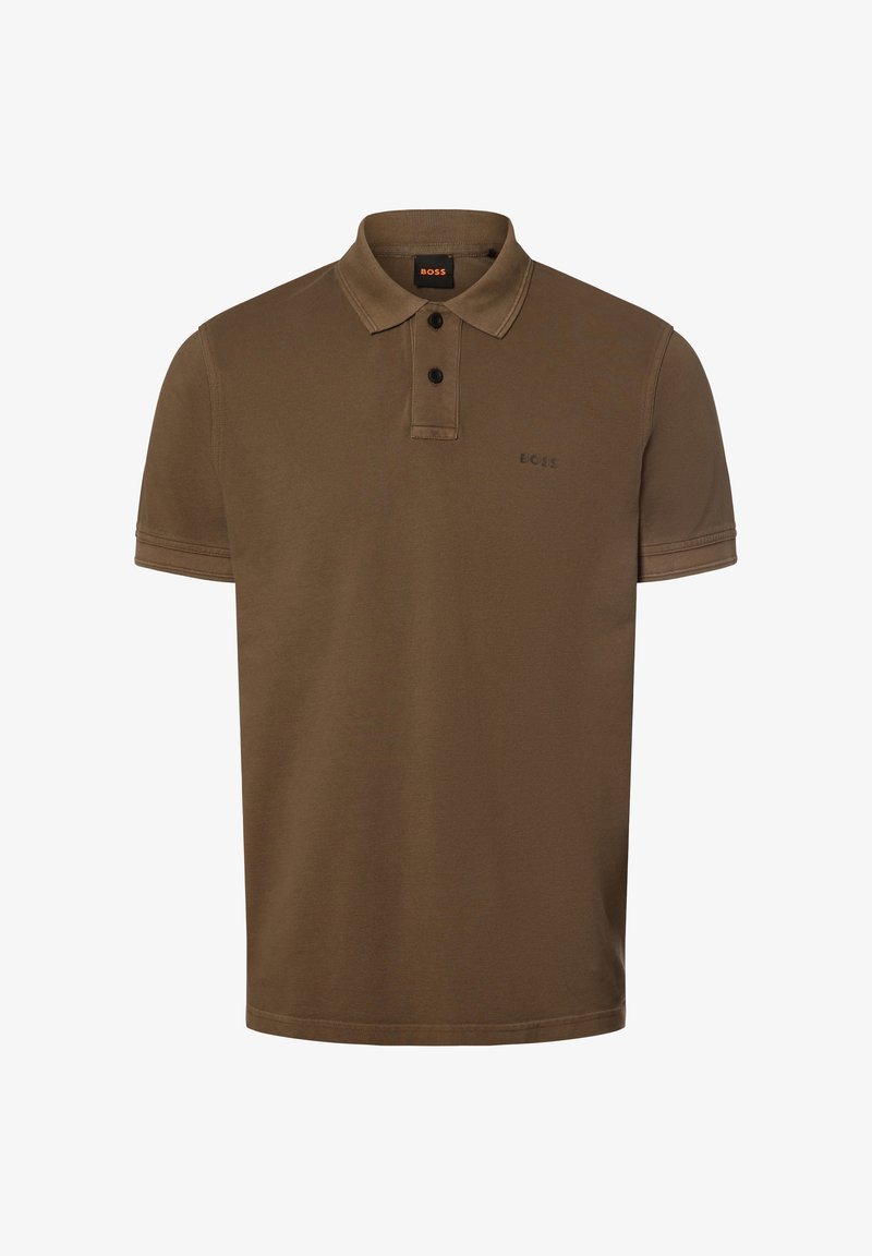 Polo marron à manches courtes avec col et deux boutons noirs, présentant un petit logo ton sur ton sur la poitrine gauche.