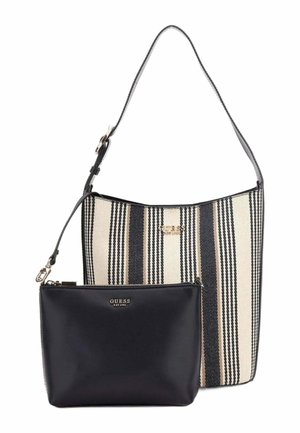 Deux sacs Guess : une pochette en cuir noire avec logo doré, un grand sac à bandoulière beige et noir rayé avec logo doré.