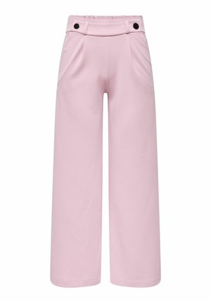 Różowe spodnie wide-leg z gładką fakturą, plisami z przodu, elastycznym pasem i dwoma czarnymi guzikami jako akcentami.