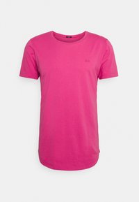 T-shirt a maniche corte in cotone rosa brillante, con scollatura rotonda e un piccolo logo ricamato sul petto sinistro. Texture liscia.