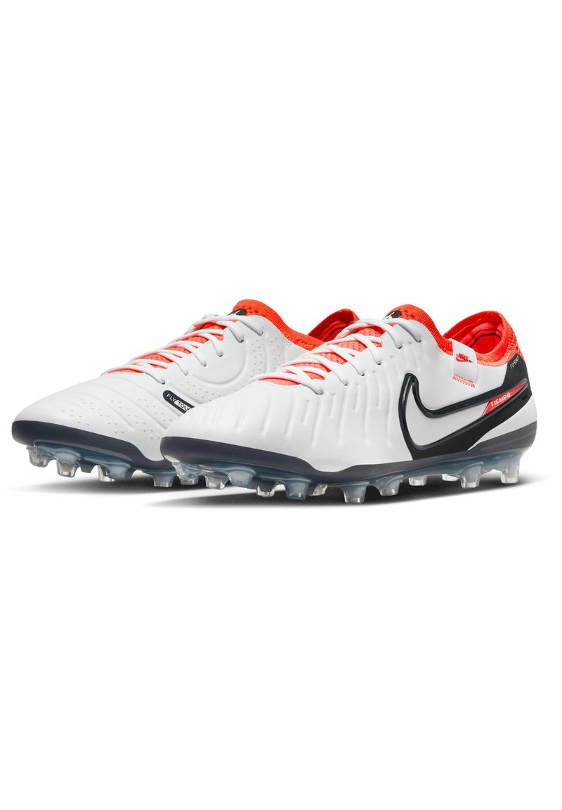 nike tiempo moulded studs