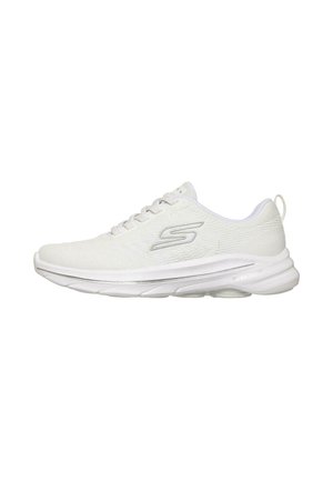 Zapatilla deportiva blanca con diseño de cordones, suela acolchada y logotipo "S" en el lateral, vista desde el lado exterior.