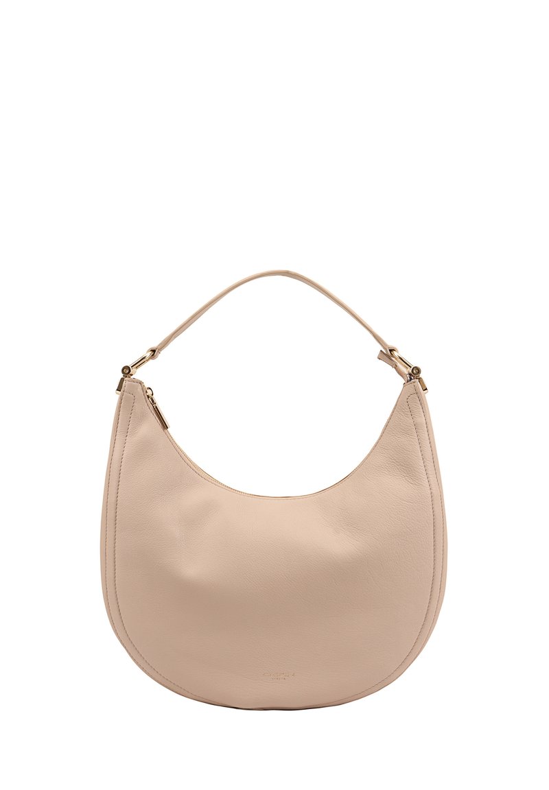Beige leren hobo tas met een afgeronde vorm, korte schouderriem en subtiele stiksels. Voorzien van een ritsluiting aan de zijkant.