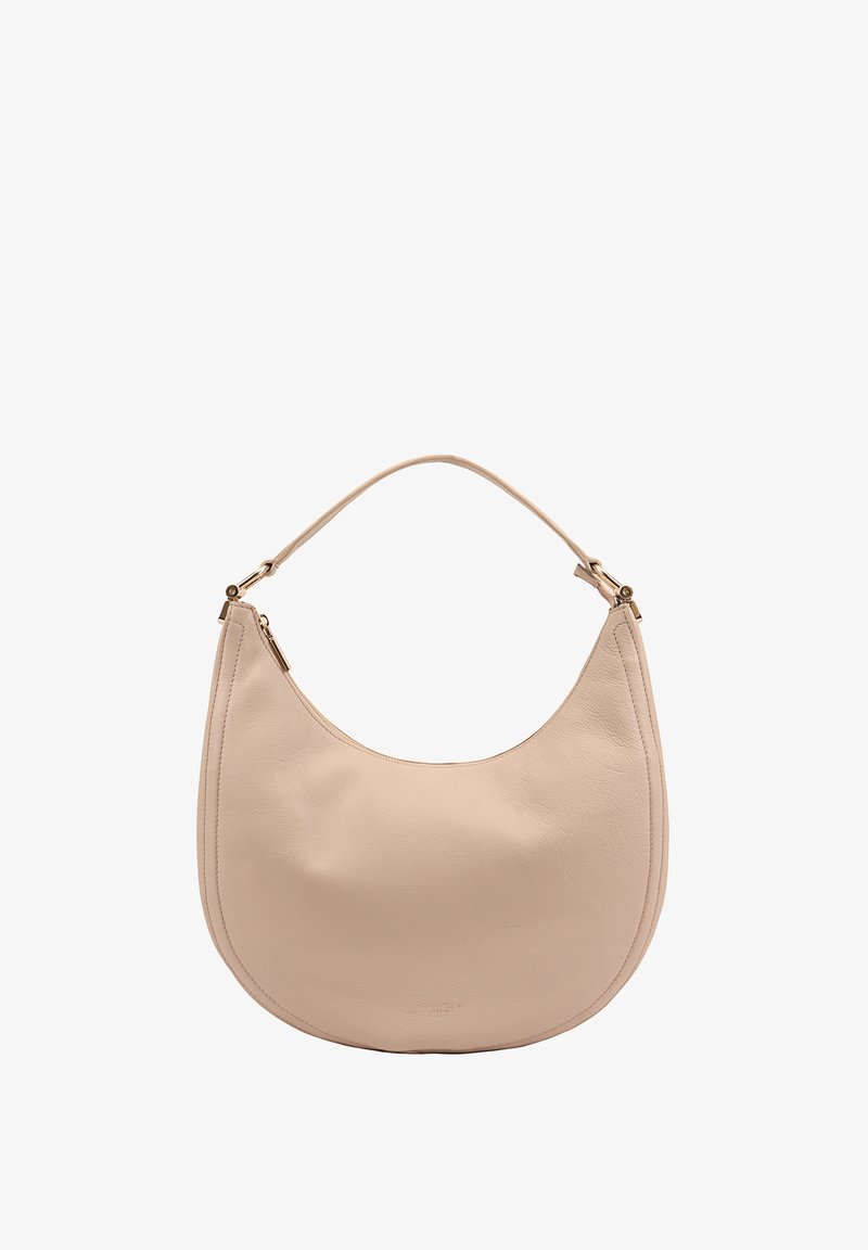 Beige leren hobo tas met een afgeronde vorm, korte schouderriem en subtiele stiksels. Voorzien van een ritsluiting aan de zijkant.