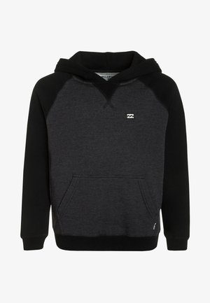 Schwarzer und dunkelgrauer Kapuzenpullover mit Fronttasche und kleinem weißen Logo auf der Brust.