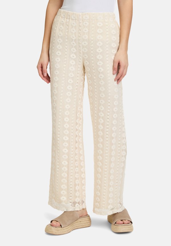 SOMMER MIT LOCHMUSTER - Stoffhose - eggnog