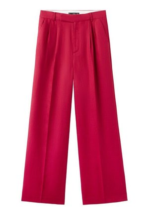 Pantalon large taille haute rouge vif avec plis devant, passants de ceinture et poches latérales, étalé à plat sur un fond blanc.