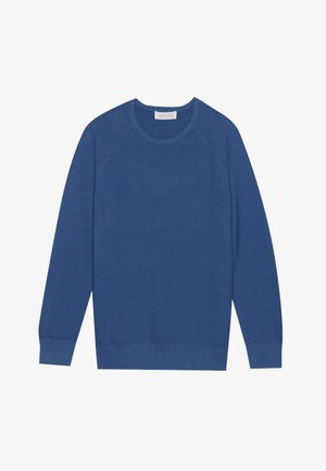 Modra pulover s krojačkim ovratnikom, ki ima rebraste manšete in rob, teksturiran pleten vzorec ter raglan rokave za športen videz.