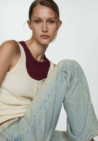 Mango Džíny Relaxed Fit - light blue