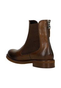 Stivale Chelsea in pelle marrone con zip laterale, pannelli elasticizzati e punta arrotondata su una suola piatta e robusta.