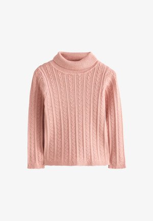 Ružový pletený rolák s vrkočovým vzorom a dlhými rukávmi na bielom pozadí.