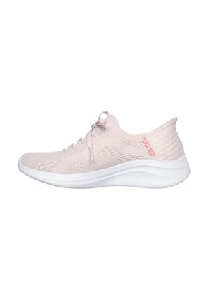 Lys lyserød strikket sneakers med hvid tekstureret sål og snørebånd, lav hæl og "Skechers Slip-Ins" tekst på hælkappen.